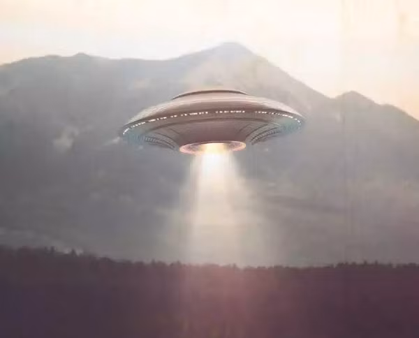 Nạn nhân đầu tiên trong “Danh sách của Sheldon” được cho là nhân viên lập trình Keith Bowden 45 tuổi của Trường tổng hợp Essex, đã chết trong tai nạn ô tô hồi tháng 3/1982. Ô tô của ông rơi từ trên cầu gần nhà ga dồn toa bỏ hoang xuống nước.