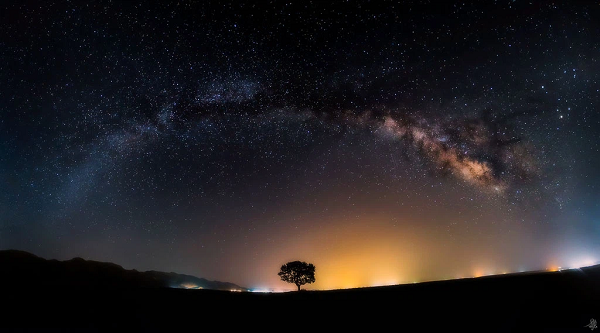 Hiện không nhiều hãng smartphone tích hợp tính năng tối ưu khi chụp bầu trời ban đêm. Người dùng thường phải tìm đến các ứng dụng chụp ảnh thiên văn bên thứ ba.