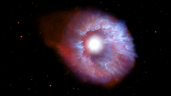 Tâm của tinh vân đã bị quét sạch bởi gió sao khắc nghiệt với tốc độ 200 km/giây. Tuy nhiên, ngôi sao AG Carinae vẫn đang tiến hóa, cho dù bản thân hiện tại đã vô cùng khổng lồ và mạnh mẽ.