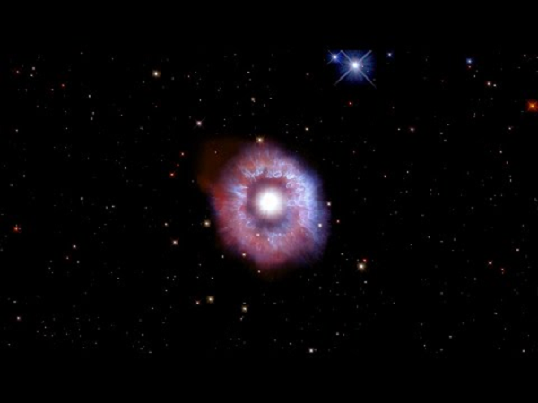 AG Carinae sẽ tồn tại khoảng 5 đến 6 triệu năm nữa và trong khoảng thời gian đó sẽ dần dần biến thành một sao Wolf-Rayet. Wolf-Rayet là tên một lớp sao "quái vật" cực hiếm của vũ trụ, sáng gấp hàng chục ngàn đến vài triệu lần Mặt Trời của chúng ta.