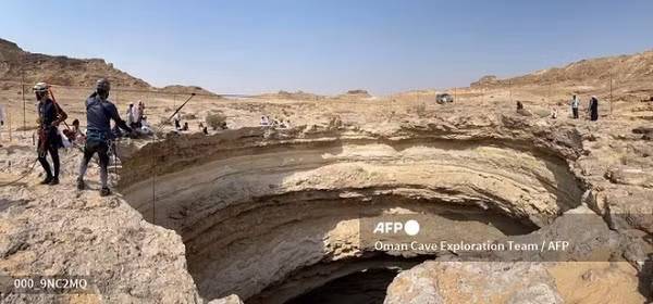 "Có rất nhiều rắn nhưng chúng sẽ không làm phiền bạn trừ khi bạn tấn công chúng hay chúng cảm thấy bị đe dọa. Một số người dân địa phương cho rằng đây là nơi tra tấn người xấu sau khi qua đời. Những người khác cho rằng bạn sẽ chết nếu đi xuống bên dưới", Mohammed al-Kindi chia sẻ.