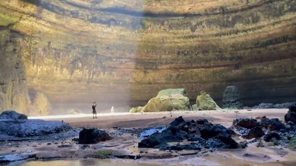 Tuy nhiên bên dưới giếng sâu là những con rắn và ngọc trai. Ngoài ra để biết cụ thể về những mẫu vật trên trong, các nhà thám hiểm sẽ tiếp tục khám phá và thực hiện một số công việc khoa học để xác minh.