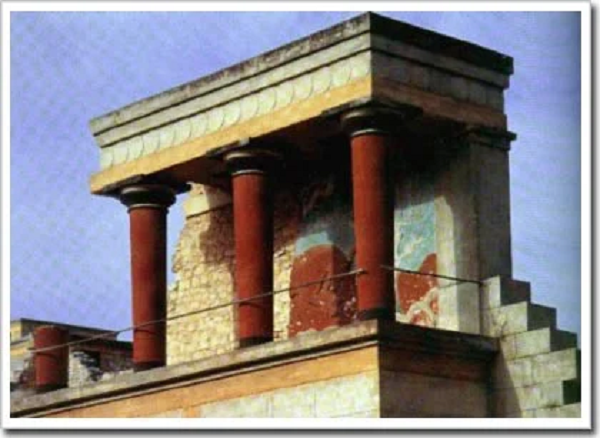 Trong khi các sử gia ngày càng khám phá thêm nhiều nguyên nhân khiến Đế chế La Mã sụp đổ thì bí ẩn vẫn bao trùm lên sự biến mất của Đế chế Minoan. Các giả thiết về sự sụp đổ bao gồm một lớp tro núi lửa làm mùa màng thất bát hoặc họ đã bị quân Hy Lạp chiếm quyền.