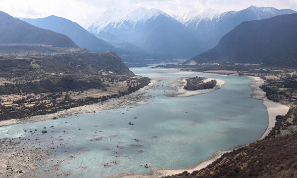 Sau khi tìm ra nguyên nhân, các chuyên gia khuyến cáo người dân trong khu vực nên nhanh chóng di dời vì có thể sắp xảy ra đại họa.