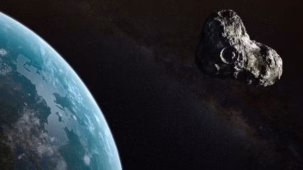 Tiểu hành tinh gần Trái Đất là tiểu hành tinh nằm cách quỹ đạo của Trái Đất nhỏ hơn 44 triệu km. Mỗi năm thường có một tiểu hành tinh bằng chiếc xe hơi va chạm với bầu khí quyển của Trái Đất, tạo ra quả cầu lửa khổng lồ và bị đốt cháy trước khi chạm tới mặt đất.