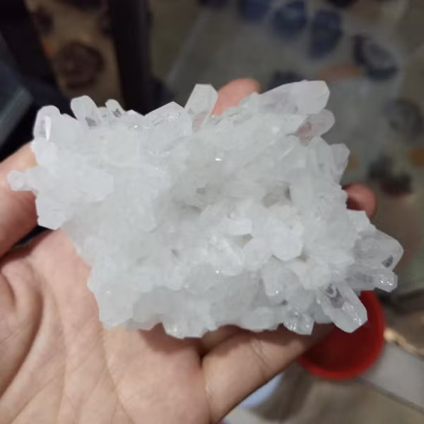 Trong y học Ấn độ, họ tin rằng thạch anh pha lê trong quả cầu đó có thể kết hợp được với tần số dao động của con người bằng năng lượng tự nhiên để điều chỉnh và cân bằng cơ thể, tâm trí.