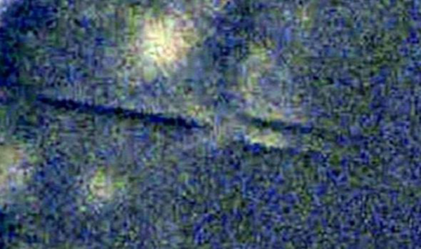 Nhà lý luận âm mưu nổi tiếng Scott C Waring đã phân tích những hình ảnh từ các phi hành gia của NASA và phát hiện ra thứ mà ông tin là một “hạm đội” UFO đi qua Mặt trăng.