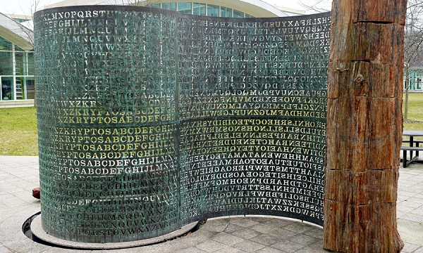 Kryptos là một tác phẩm điêu khắc của nghệ sĩ người Mỹ - Jim Sanborn được tạo ra cho trụ sở của CIA ở Langley, Virginia. Ra mắt vào năm 1990, tác phẩm điêu khắc có bốn thông điệp khác nhau được Sanborn mã hóa trong sự kết hợp của 26 chữ cái trong bảng chữ cái tiếng Anh.