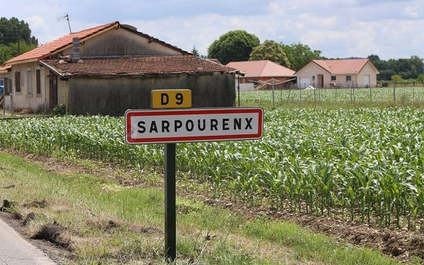 Tuy nhiên, điều khiến nhiều người phải “sửng sốt” bởi sắc lệnh được ban ra kèm theo hình phạt: “nếu ai vi phạm sẽ bị xử phạt một cách thích đáng”.