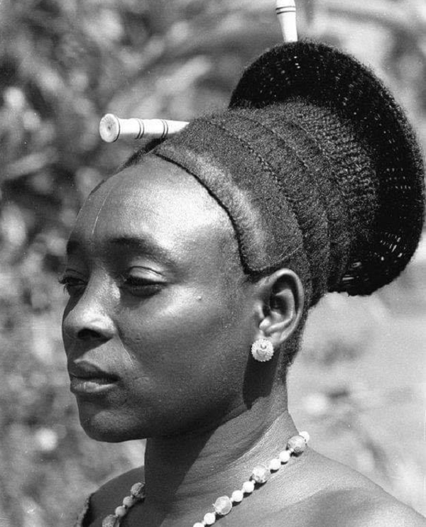 Melissa Murphy, Giáo sư nhân chủng học tại Đại học Wyoming, cho biết trong cuộc phỏng vấn: “Hốc mắt lớn như vậy là điều bình thường. Điều này hoàn toàn nằm trong phạm vi biến thể của con người". Mời các bạn xem video: Thụy Sĩ mở lớp dạy ngôn ngữ của người ngoài hành tinh. Nguồn: VTC.