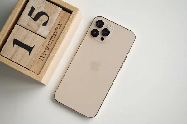 14 quốc gia cấm điện thoại di động sử dụng kết nối vệ tinh là Bangladesh, Myanmar, Trung Quốc, Cuba, Ethiopia, Ấn Độ, Chad, Nicaragua, Triều Tiên, Nga, Sri Lanka, Sudan, Turkmenistan và Nam Sudan.