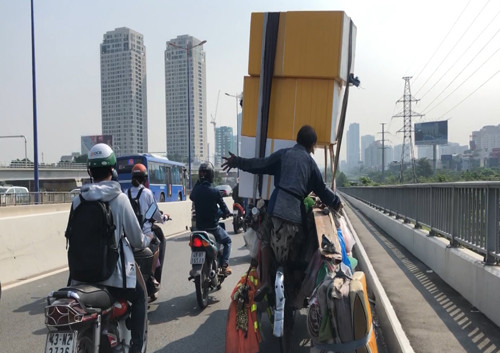 Cu ong “dien xiec” cho “ca qua nui” do doc cau Sai Gon-Hinh-2