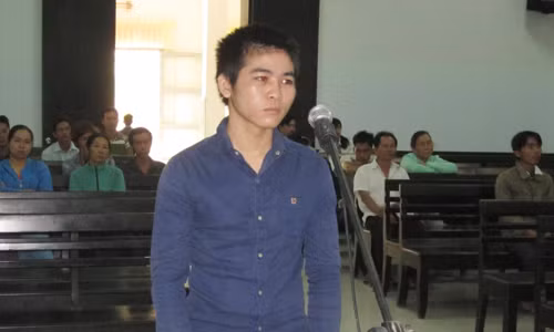 Ru be 11 tuoi lam chuyen nguoi lon, trai tre nem trai dang