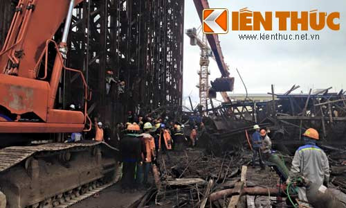 Công tác cứu hộ đang diễn ra hết sức khẩn trương.