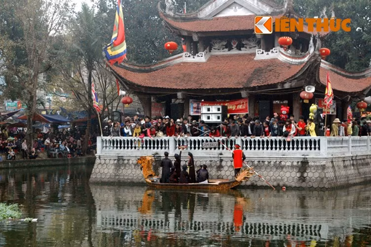 Mặc dù trước ngày khai hội, BTC Hội Lim đã nghiêm cấm các hình thức “ngả nón xin tiền” nhưng vào chính ngày chính hội, tình trạng này vẫn diễn ra khiến hình ảnh Hội Lim xấu đi trong lòng du khách.