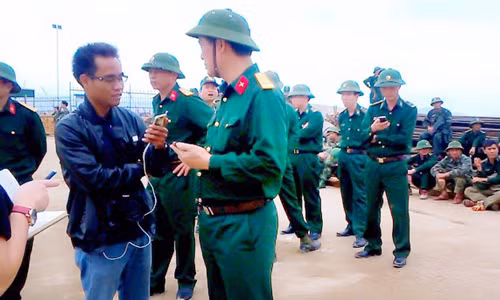 PV Kiến Thức tường thuật trực tiếp tại hiện trường vụ tai nạn.