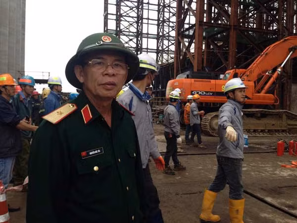 Thiếu tướng Nguyễn Đức Tới - Phó tham mưu trưởng Quân khu 4 cùng với lãnh đạo tỉnh Hà Tĩnh trực tiếp chỉ đạo công tác tìm kiếm nạn nhân tại hiện trường.