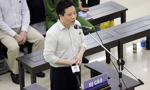 Bị cáo Hà Văn Thắm lên nói lời sau cùng.