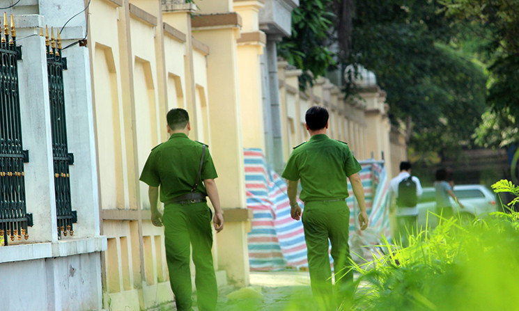 Trong sáng nay, xung quanh khu vực TAND Cấp cao tại Hà Nội lực lượng an ninh được thắt chặt. Cảnh sát bảo vệ nghiêm ngặt xung quanh tòa án.