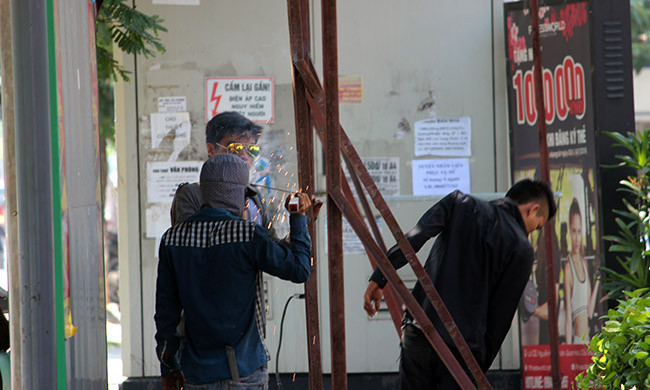 Có 23 cơ sở có công trình vi phạm trên đường Nguyễn Khánh Toàn sẽ bị phá dỡ, trong đó có nhiều nhà hàng, quán kinh doanh, hoạt động nhiều năm nay.