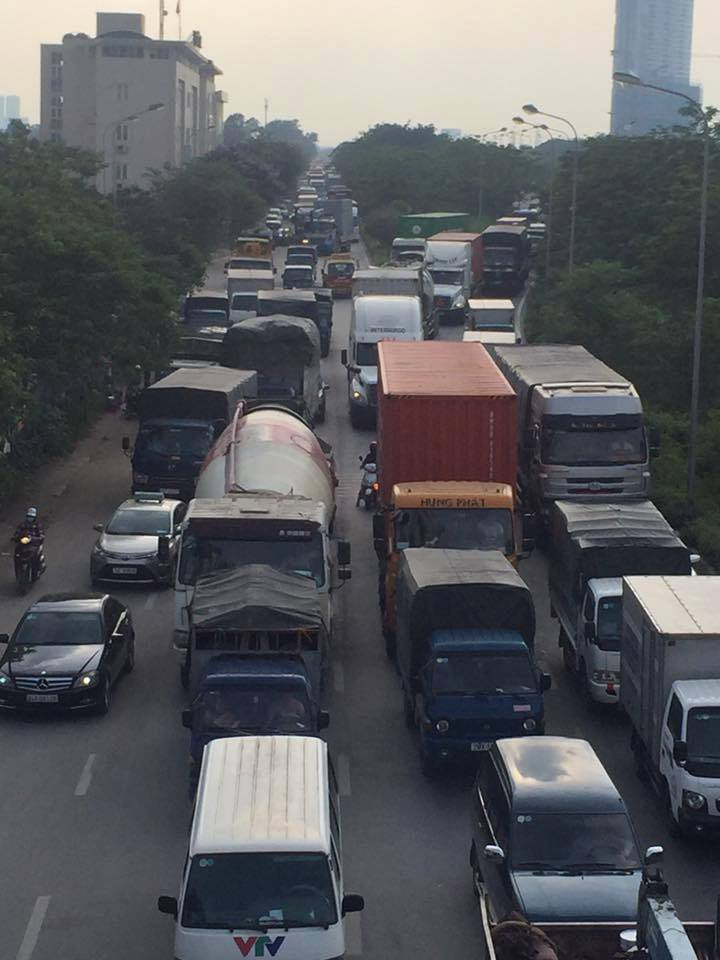 O to dua nhau quay dau, duong Dai lo Thang Long nao loan-Hinh-12