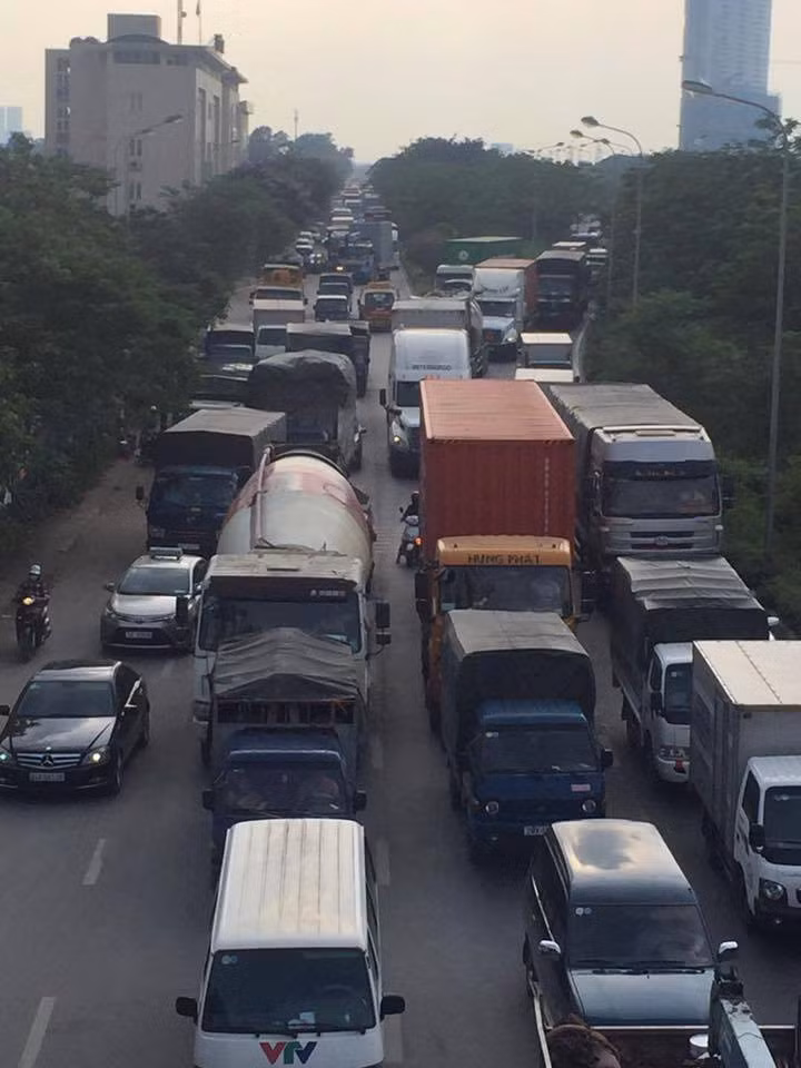 O to dua nhau quay dau, duong Dai lo Thang Long nao loan-Hinh-12