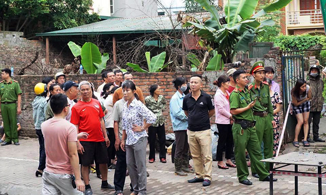 Ngay khi tiếp nhận tin báo, lực lượng cảnh sát PCCC số 4 đã nhanh chóng có mặt tại hiện trường tiến hành dập lửa, phối hợp với công an sở tại điều tra, làm rõ nguyên nhân.