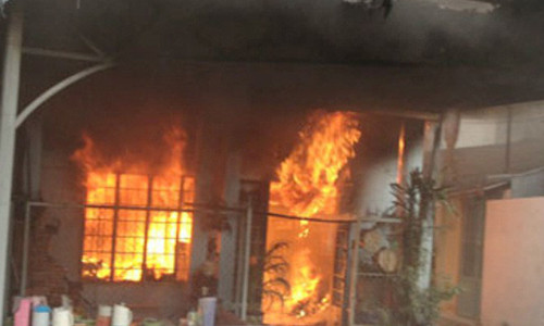 Khong trom duoc gi, “dao chich” dot nha gia chu