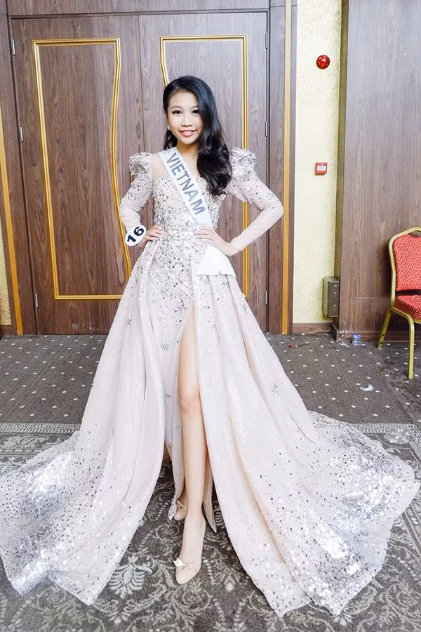 Ngọc Lan Vy nổi bật với chiều cao 1m72.