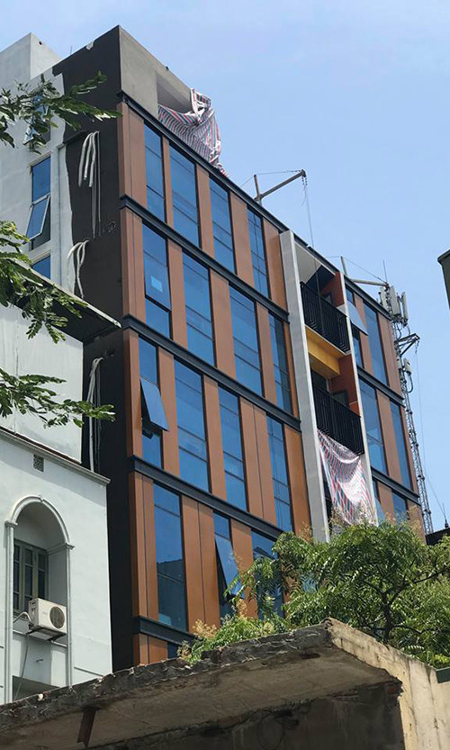 Kinh hoang roi thang may, de nguoi ngoi tra da o HN-Hinh-2