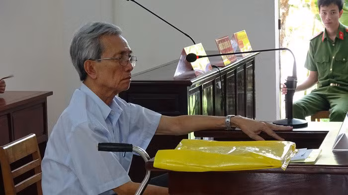 Bị cáo Nguyễn Khắc Thủy tại phiên tòa