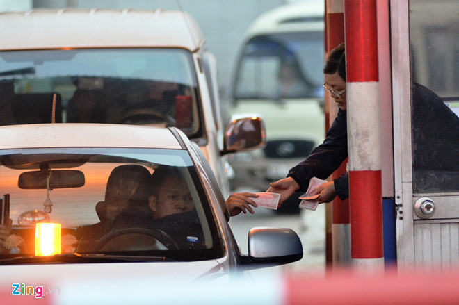 Tổng cục Đường bộ phải giải trình về văn bản yêu cầu nhà đầu tư chuyển tên gọi từ "trạm thu phí" sang "trạm thu giá". Ảnh: Trần Anh.