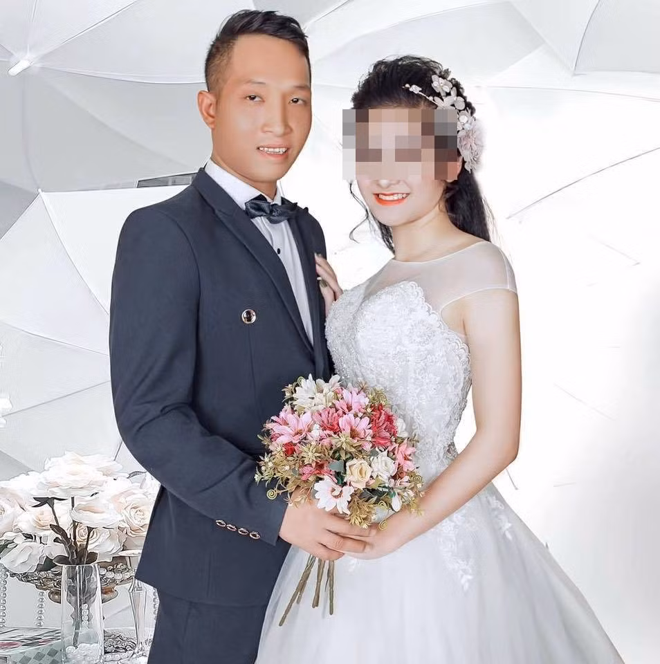 Ảnh cưới của hai vợ chồng Cường.