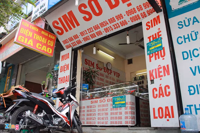 hiều cửa hàng cho hay nếu giá SIM 11 số tăng gấp đôi khi rút về 10 số sau hơn một năm thì vẫn đáng công gom SIM chờ đợi. Ảnh minh họa: Ngô Minh.