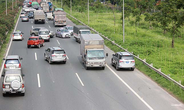 O to dua nhau quay dau, duong Dai lo Thang Long nao loan