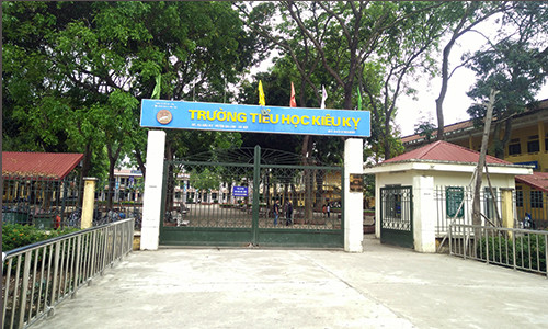 Trường tiểu học Kiêu Kỵ nơi xảy ra sự việc.