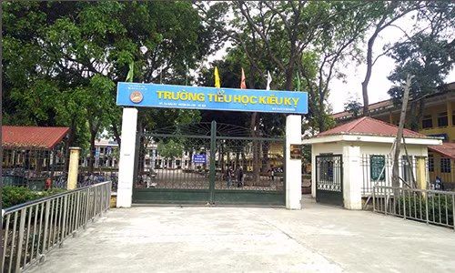 Trường tiểu học Kiêu Kỵ nơi xảy ra sự việc.