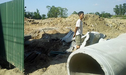 Ông Trần Văn Lự thừa nhận dùng búa đánh anh Hưng.