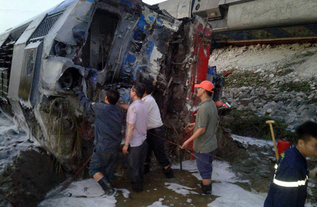 Ngành đường sắt Việt Nam ngay sau đó đã điều xe cẩu từ Hà Nội, Nghệ An chạy từ hai đầu đến hiện trường để khắc phục sự cố.