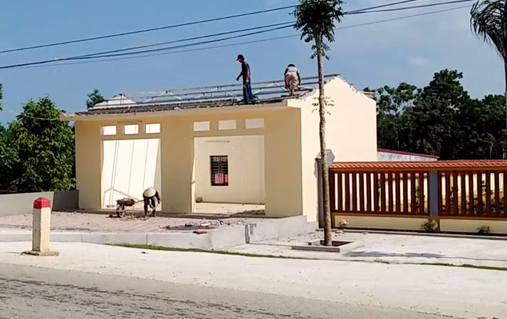 Khu cửa hàng vi phạm thuộc"biệt phủ" 5.000m2 của Đại úy Công an huyện Vĩnh Lộc được tháo dỡ. Nguồn Dân Việt.