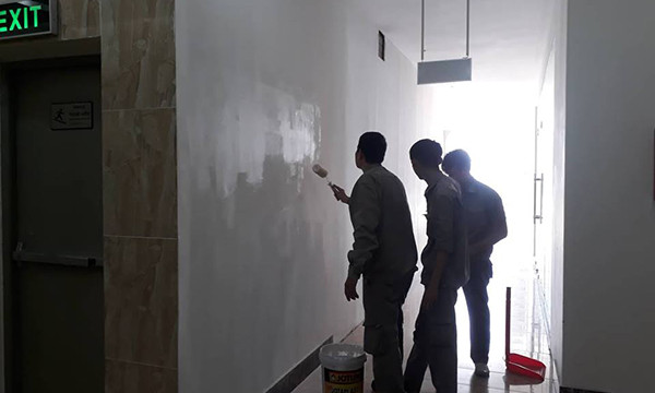 Co giao tieng Anh mang hoc sinh: Cong an lam viec voi Cong ty MST-Hinh-4