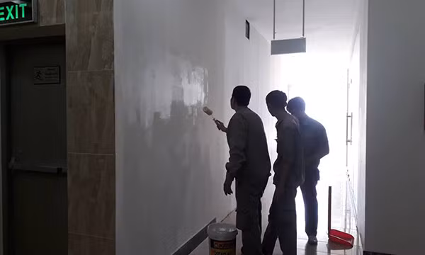 Co giao tieng Anh mang hoc sinh: Cong an lam viec voi Cong ty MST-Hinh-4