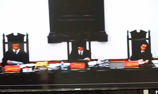 Đúng 8h25, phiên tòa xét xử ông Đinh La Thăng và đồng phạm chính thức diễn ra.