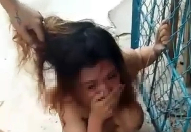 Vụ Hoa bị đánh ghen khiến dư luận xôn xao.