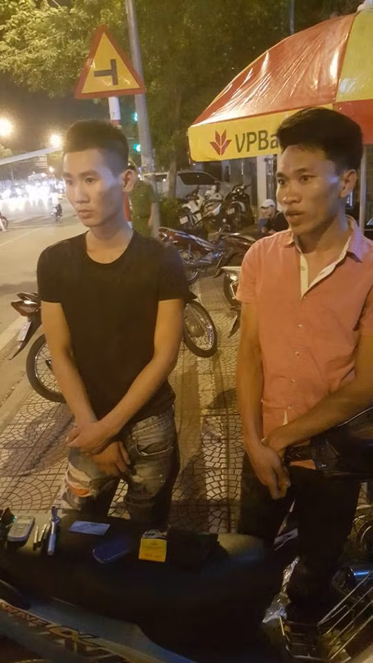 Hai đối tượng cùng tang vật tại chốt 141.