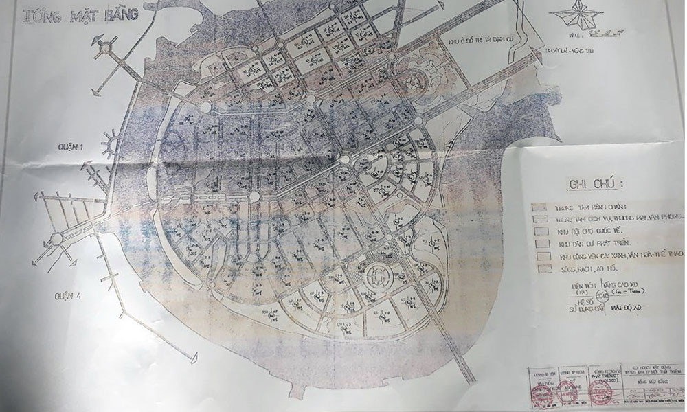 Tấm bản đồ quy hoạch KĐT Thủ Thiêm tỷ lệ 1/5000 mà ông Lung đang giữ