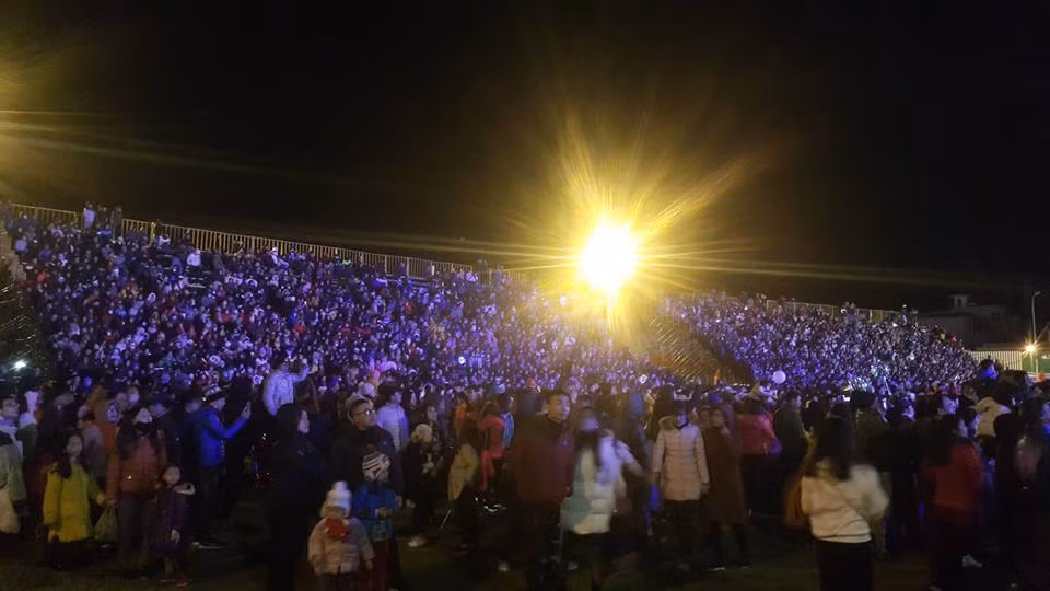 Biển người dự lễ hội.