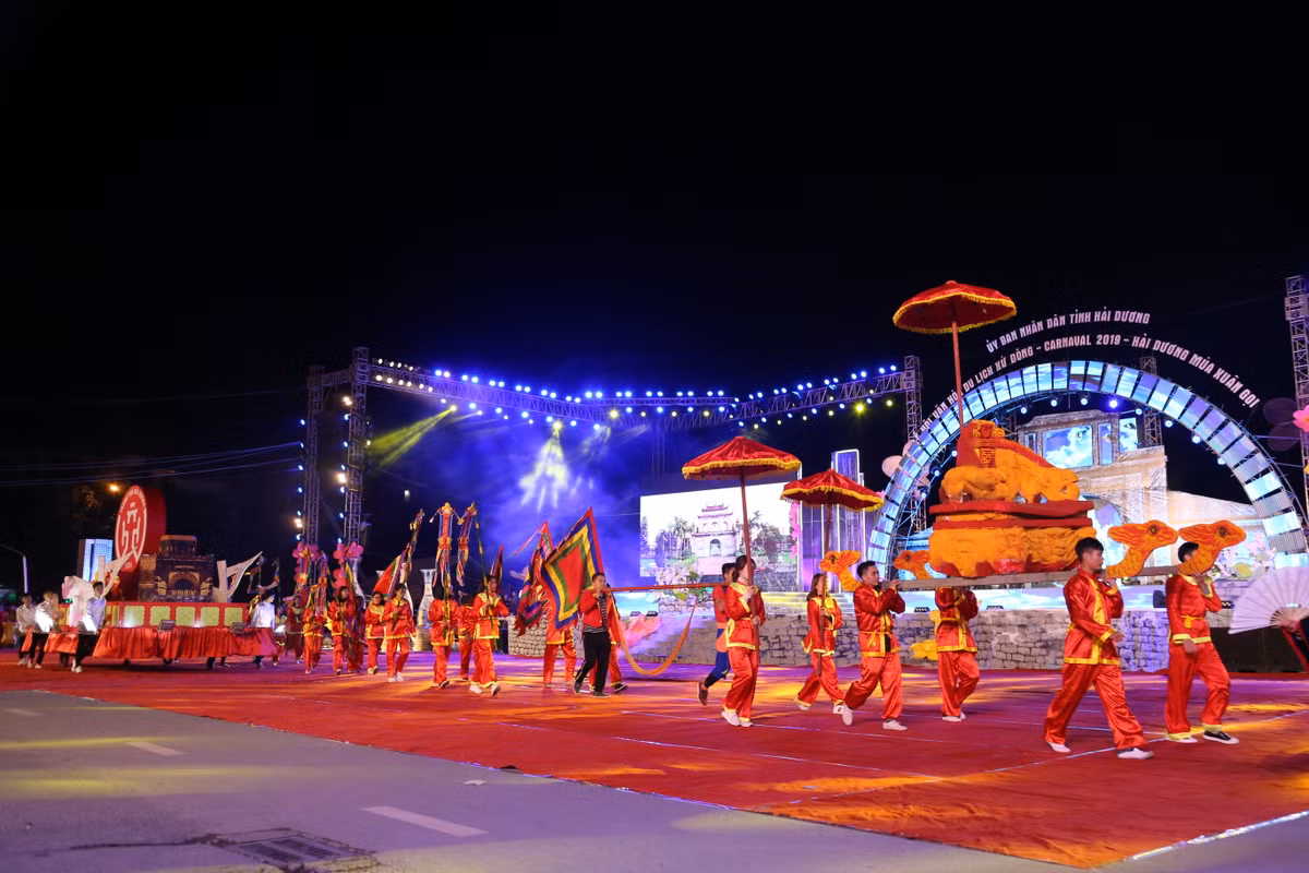 Tái hiện truyền thống lịch sử văn hóa.