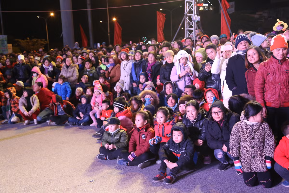 Những tiết mục văn hóa đặc sắc thu hút sự chú ý của người dân.