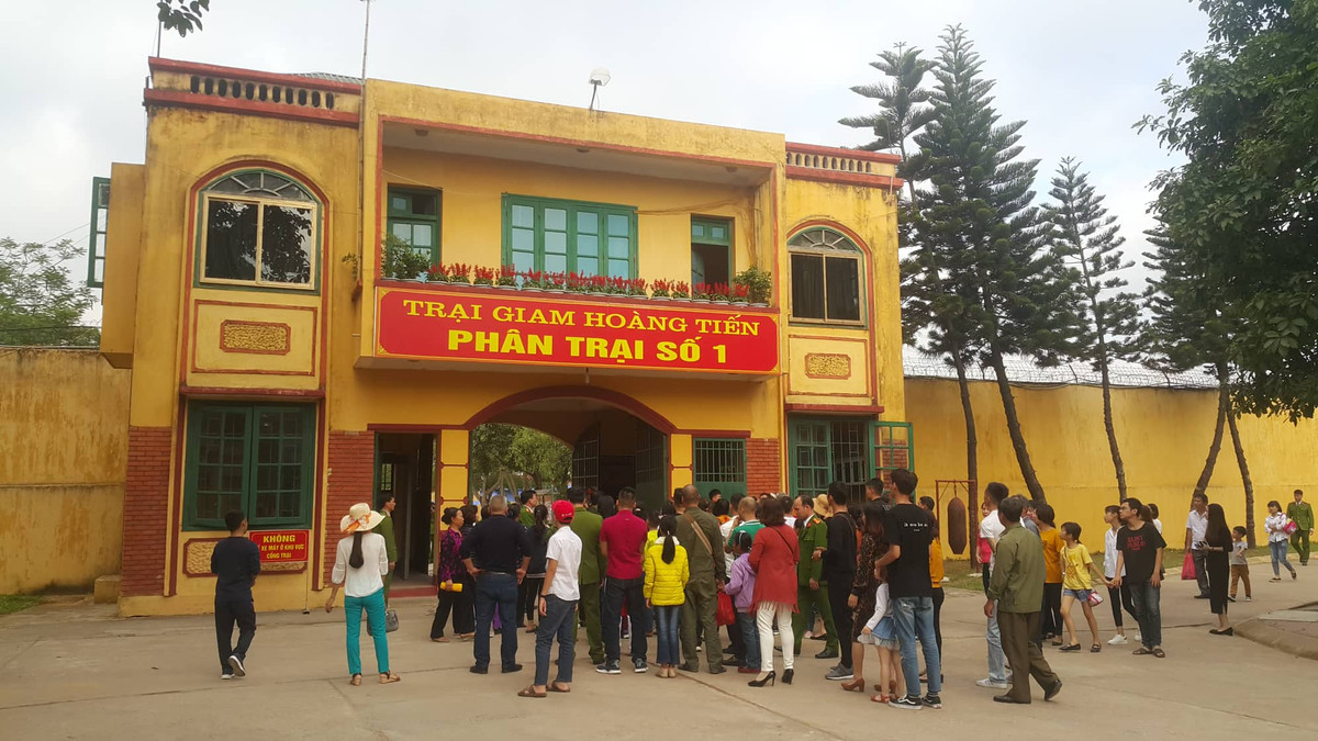 Pham nhan trai giam Hoang Tien duoc an o lao dong nhu the nao?